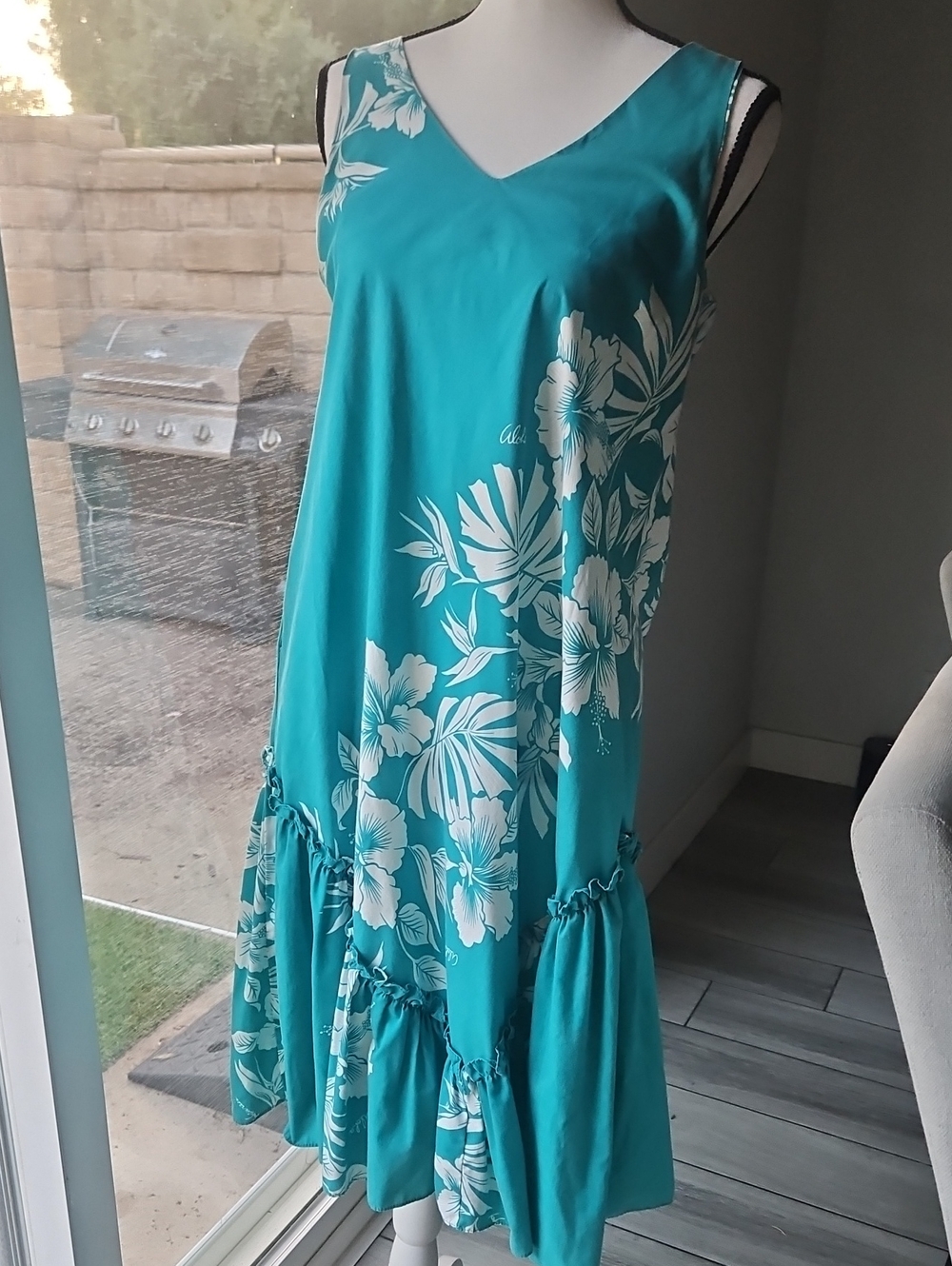 Vintage Hawaiian Floral Midi Dress with V-Neck